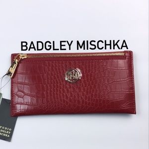 BADGLEY MISCHKA Crocodile Flat Wallet NWT